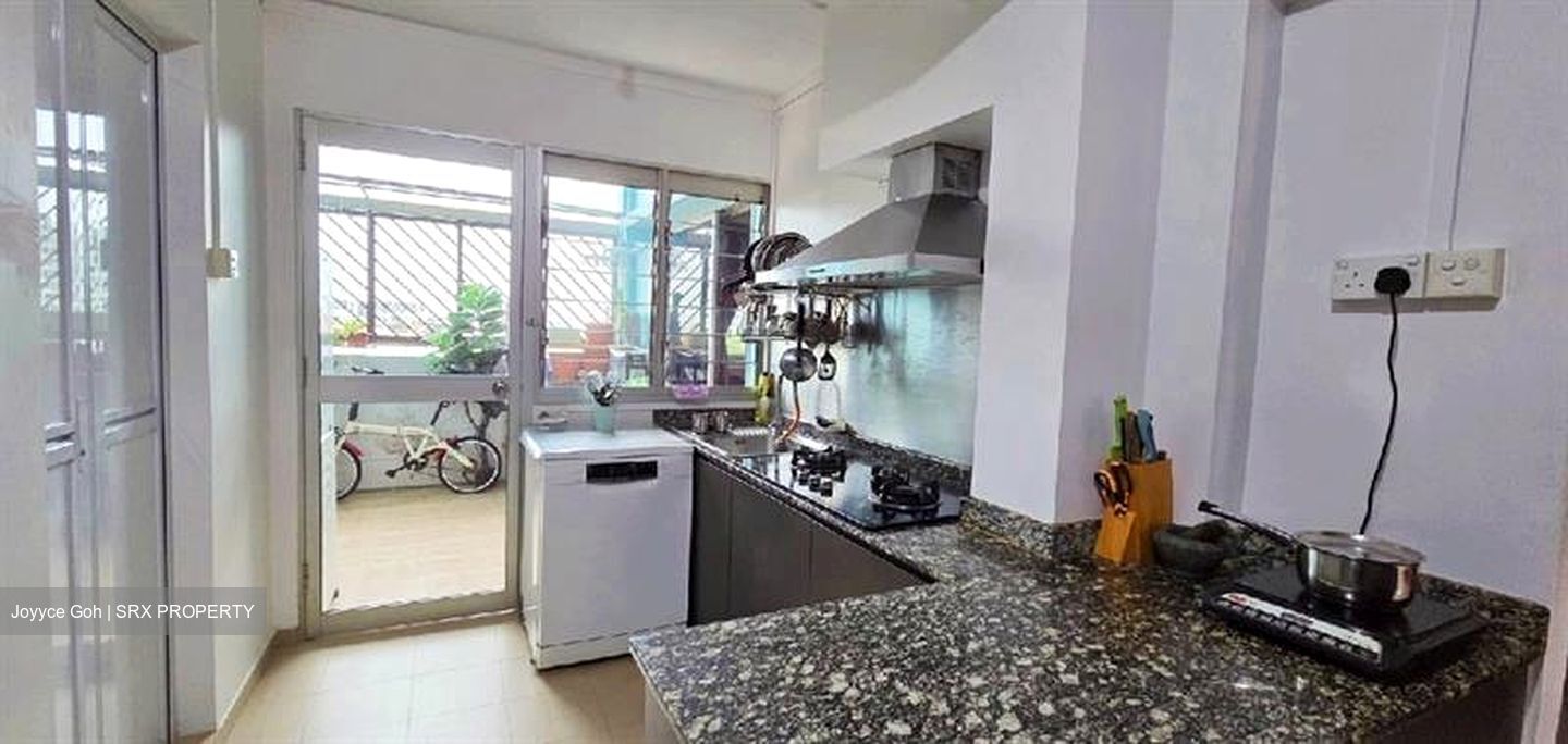 Blk 221 Kovan Green (Hougang), HDB Executive #536350991